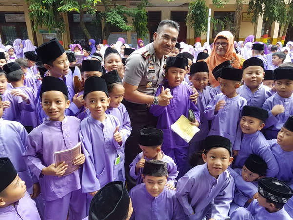 Polresta Berikan Penyuluhan Etika Lalulintas di SDN 036 Pekanbaru